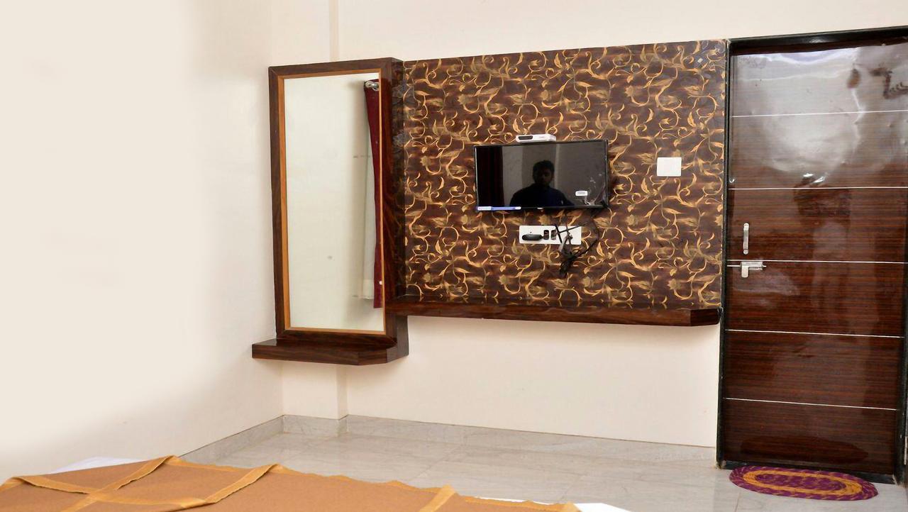 Sai Rajaram Palace シルディ エクステリア 写真